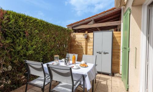 Holiday Home Les Jardins de la Palmyre-2 by Interhome