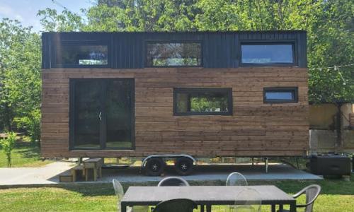 Mini maison Tiny house 6 per 3800m2 jardin Jacuzzi