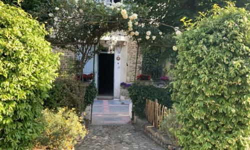 Une Maison dans un Mas