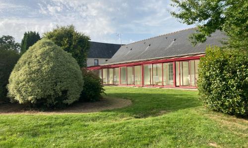Hôtel Les Voisins Beaucemaine