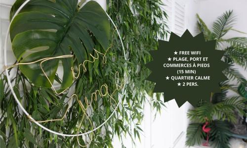 *Tiny Jungle* / Plage, port et commerces à pied