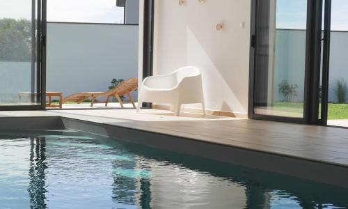 Jolie Maison avec piscine intérieure à 5 minutes des plages