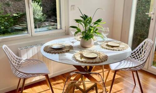 Maison Bobochic parking et jardin by Art de Voyager