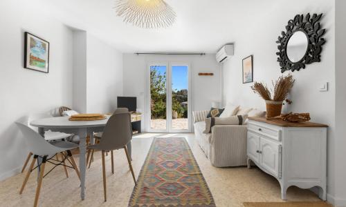 Rez de villa avec jardin vue mer