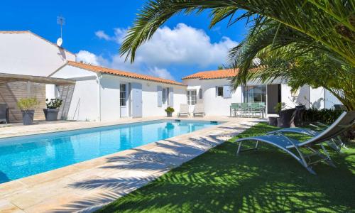 Superbe villa avec piscine chauffée à proximité de la plage