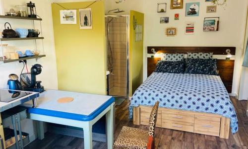 L’Esperado Coquet studio 12 min à pied des plages.