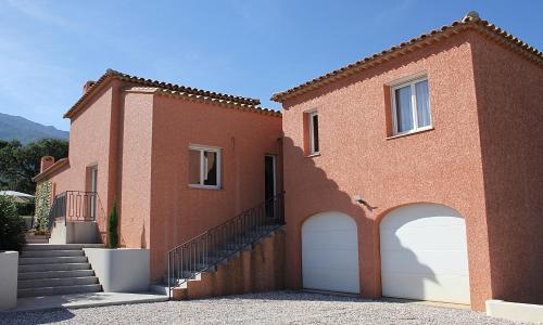 Modern 4 bedroom villa, air-conditioning, swimming pool, private gardens