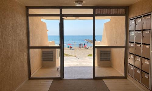 F2 Carnon Les pieds dans l'eau parking WiFi clim