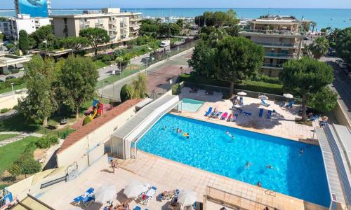 Grand studio avec terrasse 1min de la mer aux portes de Nice