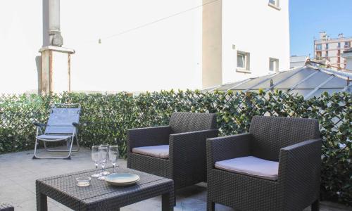 60 m with terrace near train stations