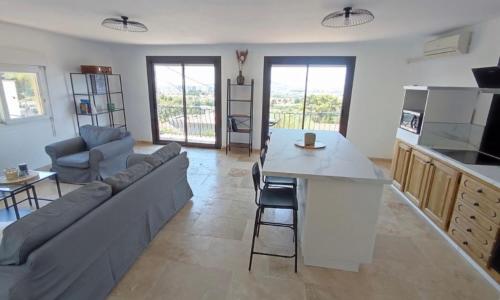 Appartement spacieux vue mer et ville