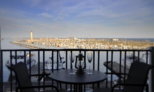 ''Luigi'' BALCON SUR LA MER et le Port de Sète