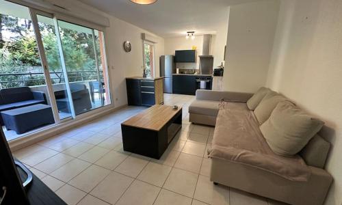 Charmant Appartement Terrasse, Calme et Confort