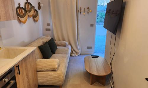 Beau studio rénové dans résidence avec piscine