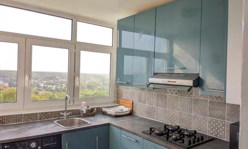 Belle chambre lumineuse dans appartement