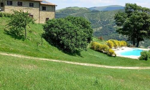 Stunning Villa in Apecchio with Jacuzzi