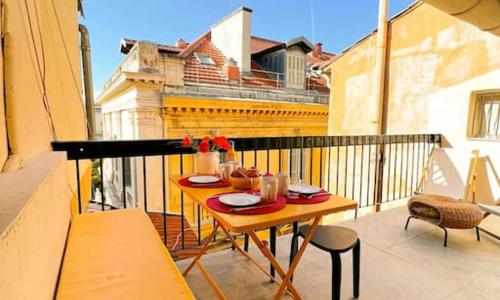 Beautiful Top Floor & Terrasse (Beach 1' walk)