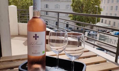 les LOFTS de Saint Clair Un balcon à Toulon LOFT 4CH CLIM 8 PAX MAX