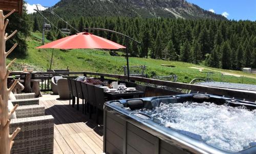 Slope-Side Chalet w/Jacuzzi, Home Cinema, for 16 Guests