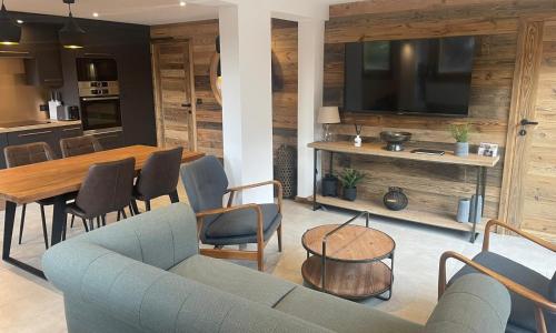 Le Petit Cham - Cosy and Stylist with Balcony View