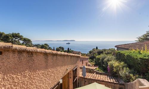Bastidon Avec Terrasse Vue Mer