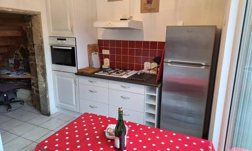 Maison en pierre proche mer, commerces et bus