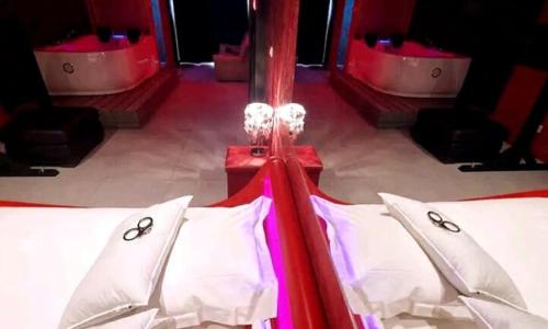 Appartement balnéo et sauna privés The Red Room