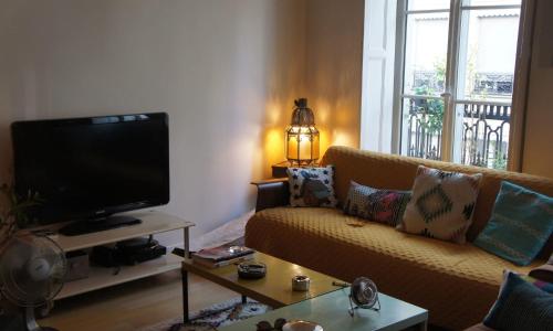 Spacious apartment with balcony near the Marais