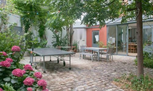 Magnifique maison, cour arborée