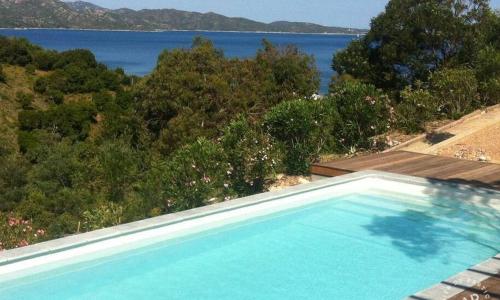 Belle maison avec piscine à 8 mn à pieds de la plage