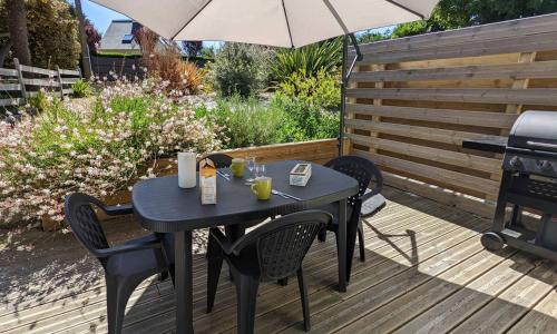 Maison avec WIFI, terrasse VUE MER à 650m de la plage à TREBEURDEN REF-680