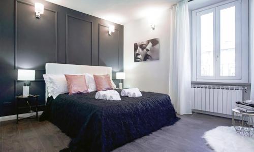 S A R O N A ChicLife Design Apt next to the Museum