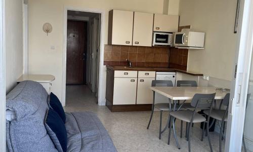 APPARTEMENT CENTRE VILLE T2 - 4 PERSONNES AVEC VUE SUR MER, GARAGE ET LOGGIA