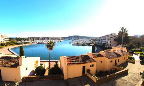 MARCOGTEK - Studio vue mer et port à 2 pas de la plage aux Marines de Cogolin pour 2 personnes