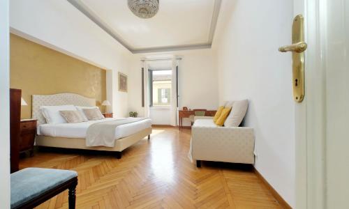 Spanish Steps Family Home by TreasureRome