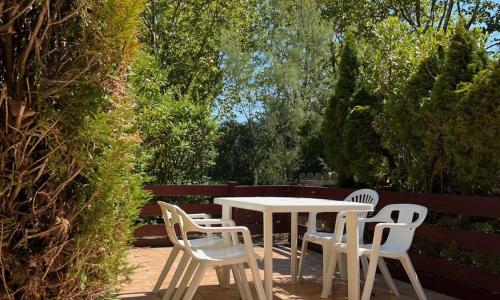 - GRAND STUDIO CABINE 5 PERSONNES EN REZ DE CHAUSSEE + PARKING