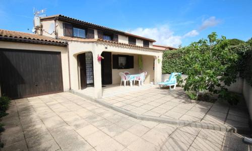 Villa de vacances dans domaine LES TAMARIS- 2 chambres climatisées, 4 à 6 couchages, wifi, accès payant pour piscines, PORTIRAGNES PLAGE LRTAMM4