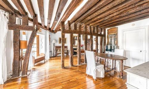 Ile Saint Louis - Quai d'Orleans 2bdr