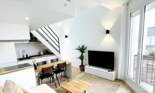 Duplex Loft industrial, Flea market St Ouen, Quiet