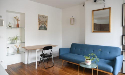 Very bright 47 m love nest in Paris 20th