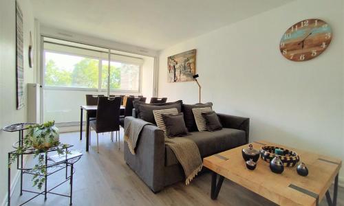 Chic and comfortable apart near Paris