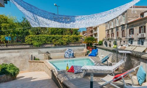 Spacious Villa with 4 rooms, pool, solarium & garden