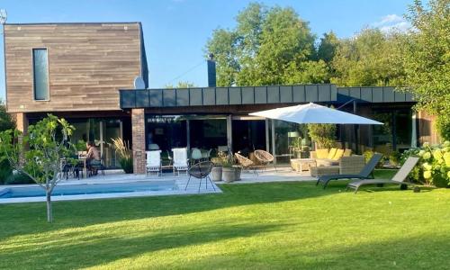 Chambre à la campagne proche des grands axes - Espace travail et détente