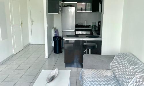 Appartement 1 chambre proche Gare RER B Vert Galant - Parking et balcon privé - Proche Aéroport Roissy CDG - Parc Des Expositions - Paris - Stade de France - Astérix - Disneyland Paris