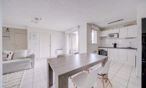 Bordeaux Bastide apartment with parking