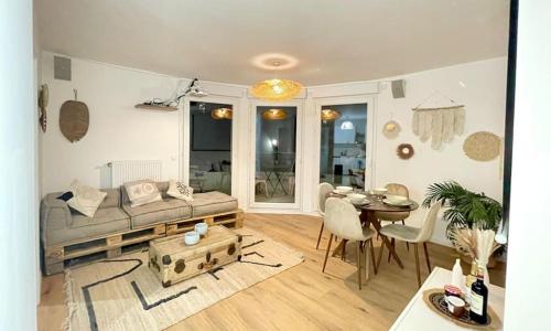 Bohemian Lodge Near Paris 8P Metro 14