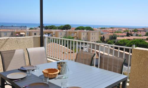 Arc en ciel, vue mer et piscine dans résidence