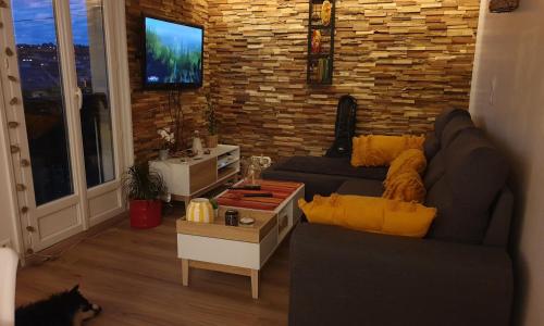 Chambre privée dans Petite maison typique