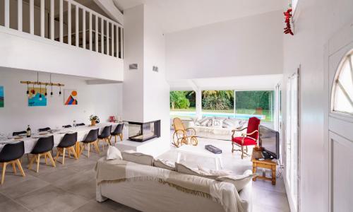 MAISON FAMILIALE*PISCINE*