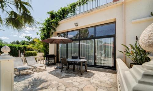 Gîte Imagine Roussillon Résidence Privée avec Piscine - 5 personnes